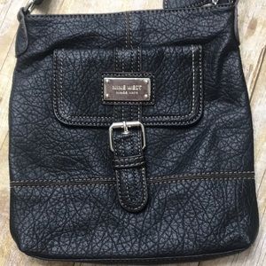 ☀️2/$10☀️Nine West Crossbody
